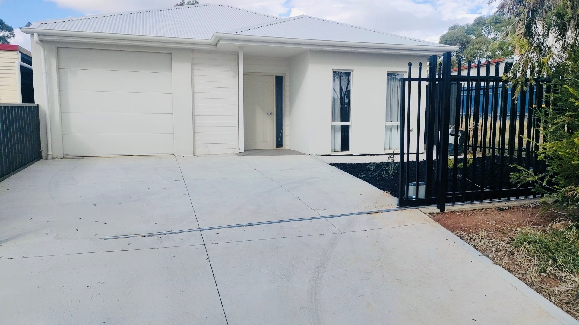 High-Quality HPS SDA – Secure, Stylish, Ready to Move In — Home image 4