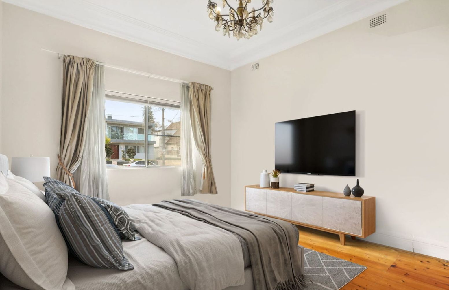 Charming and Accessible SIL Home in Amazing Location — Home image 2