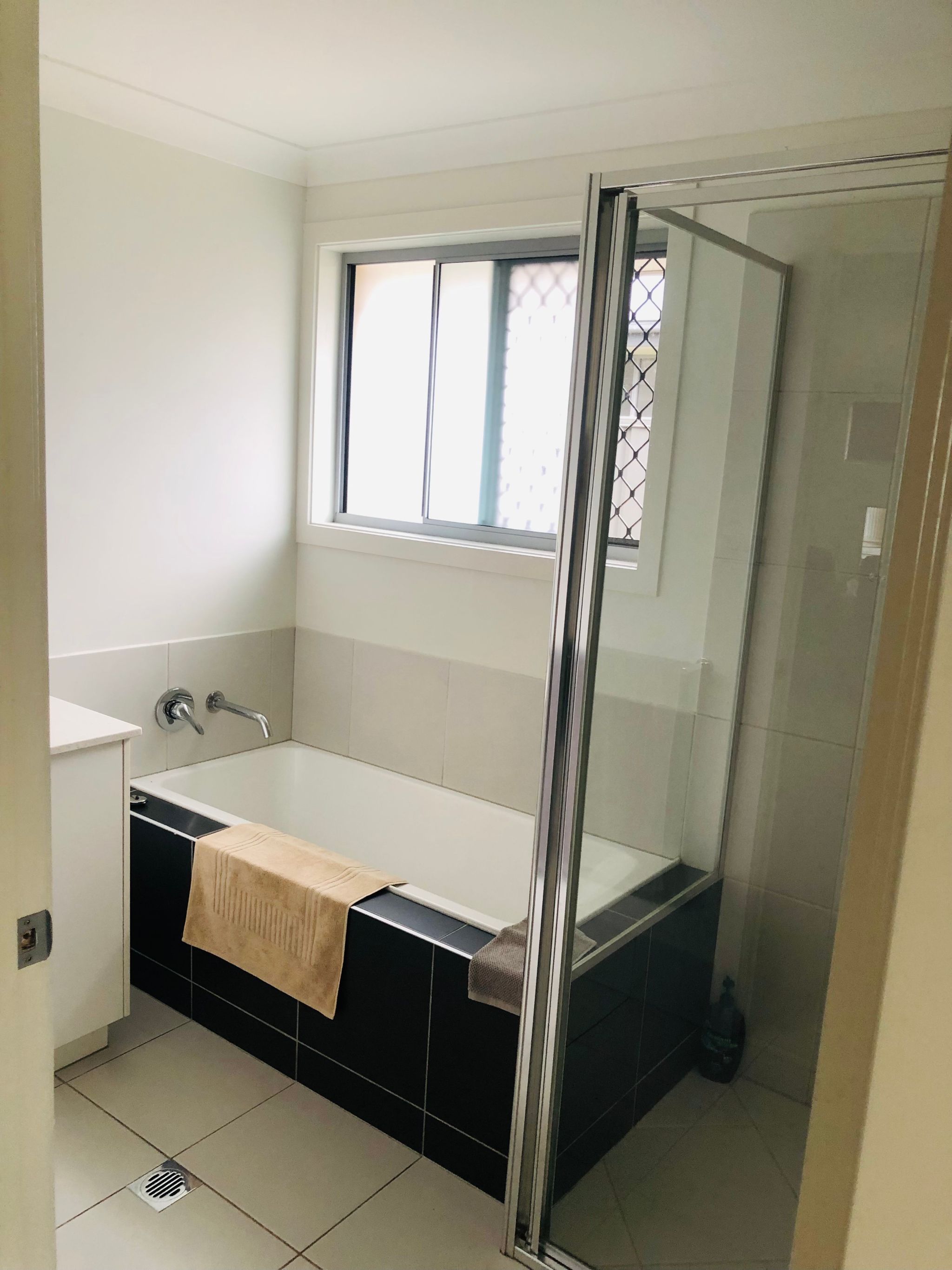 New home in Fern Bay — Home image 4