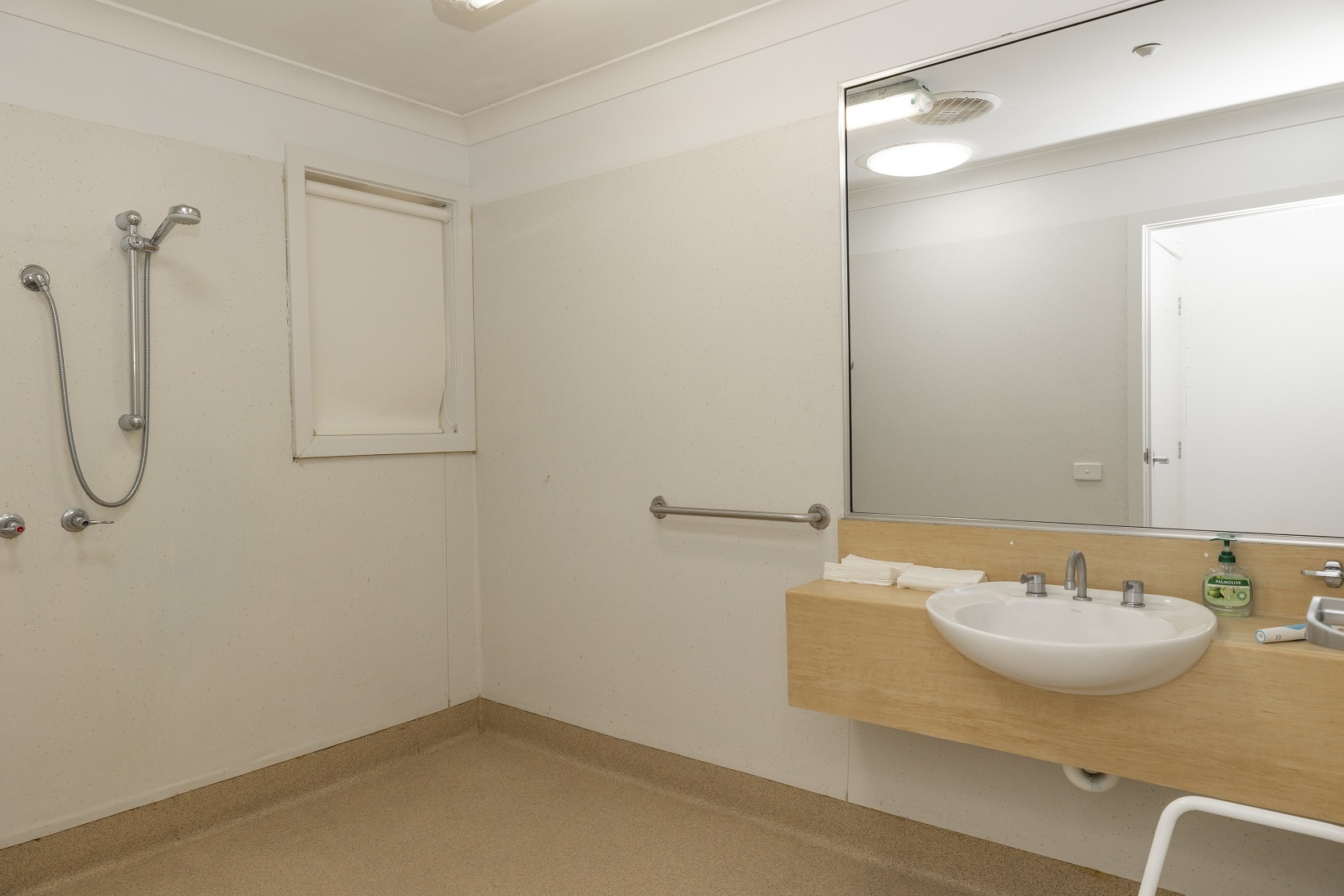 Charming unit close to all the amenities — Home image 5