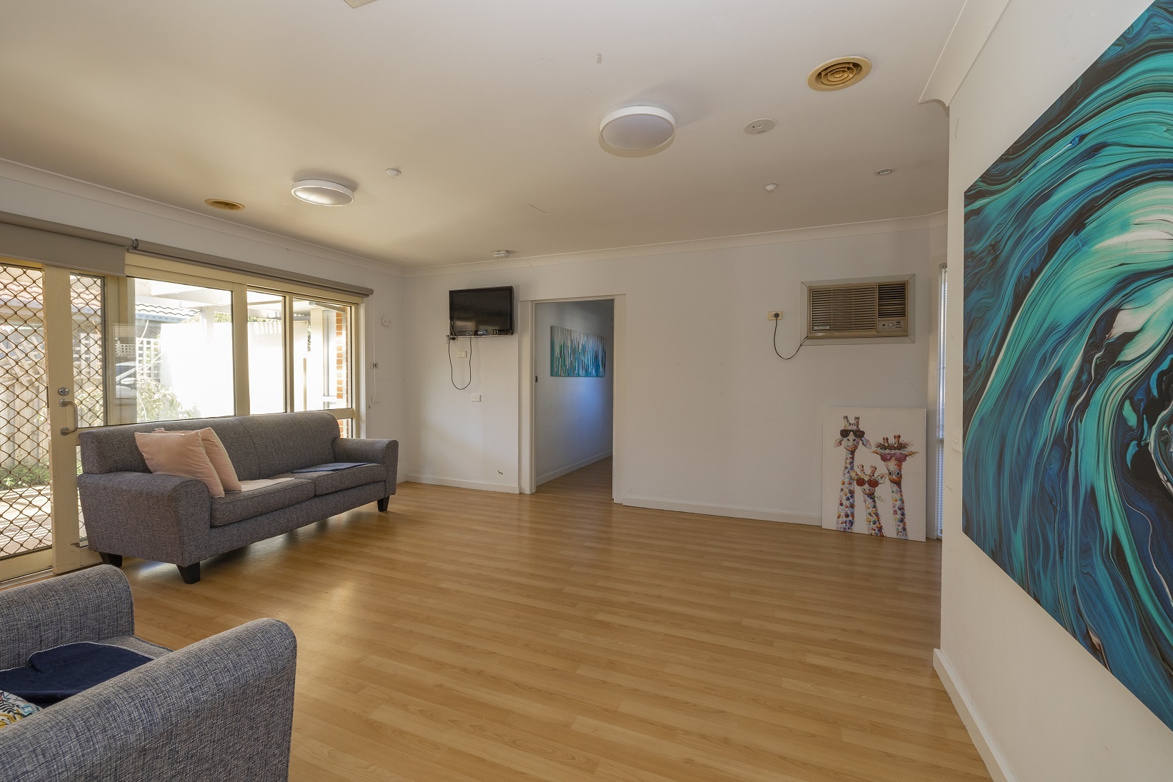 Charming unit close to all the amenities — Home image 6