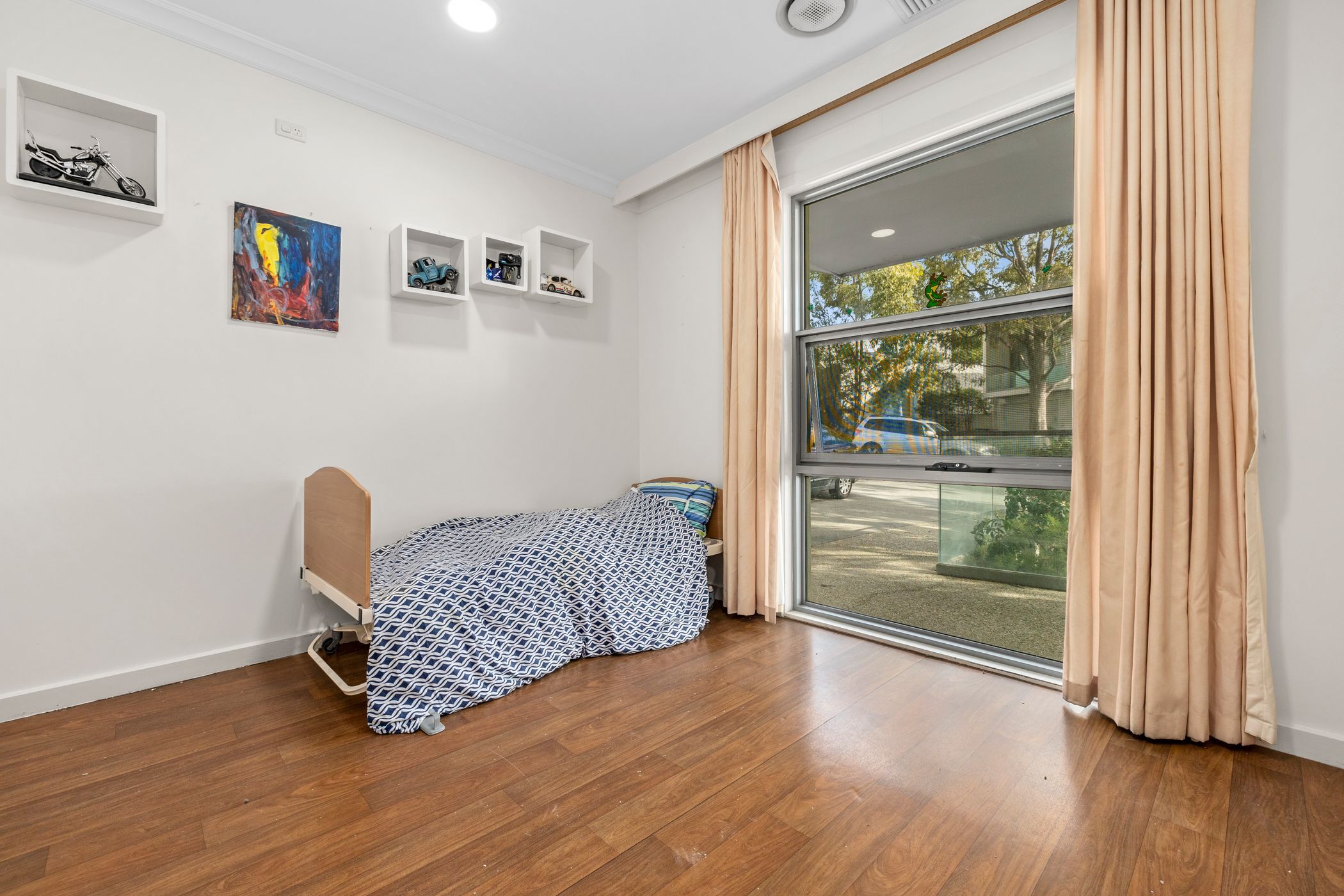 Kew SDA 694 — Home image 3