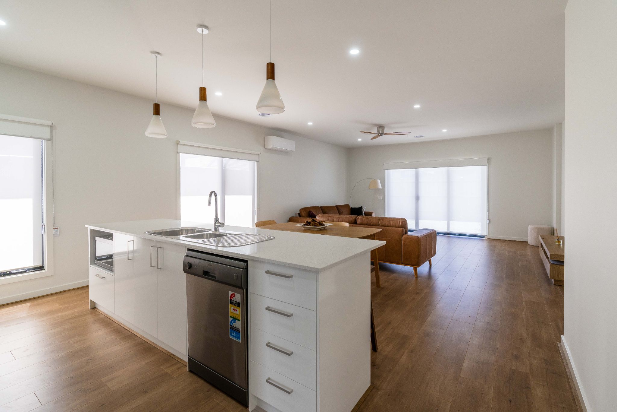 Deluxe 4-Bedroom SIL/STA Home - Calm & Routine-Focused - Carrum Downs — Home image 6