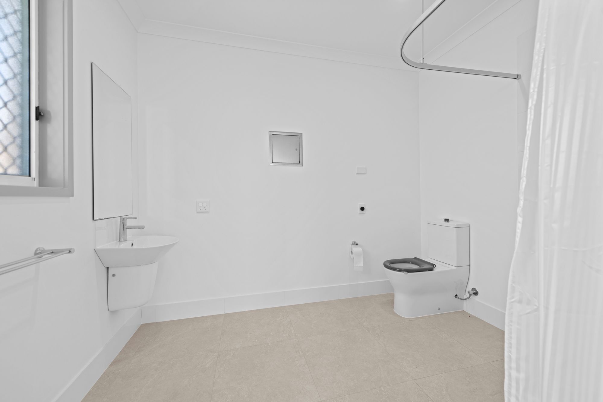 3 BR HPS Home with Ensuites & OOA – Rosewood — Home image 15