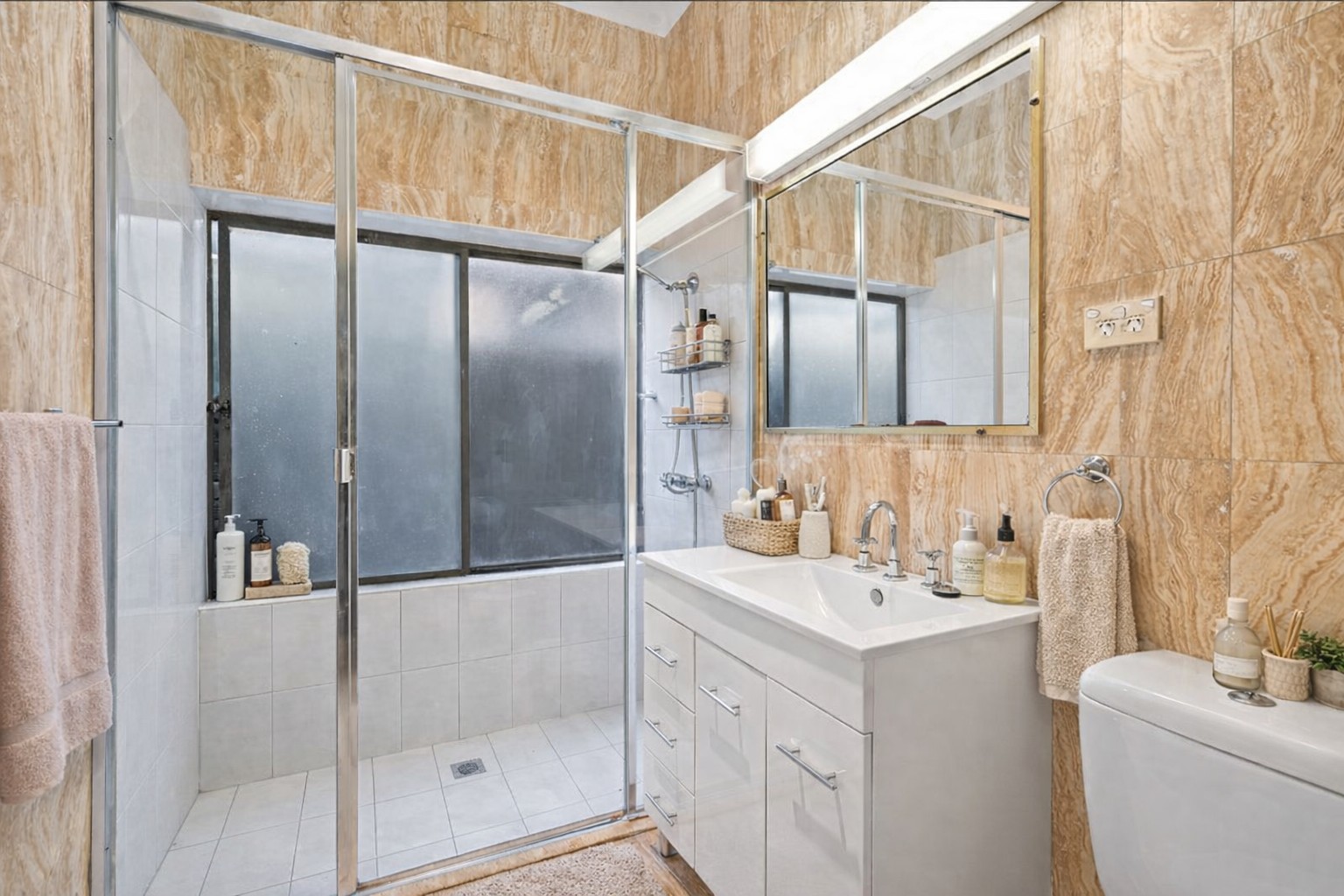 Supported beachside living with pool and shops in walking distance — Home image 7