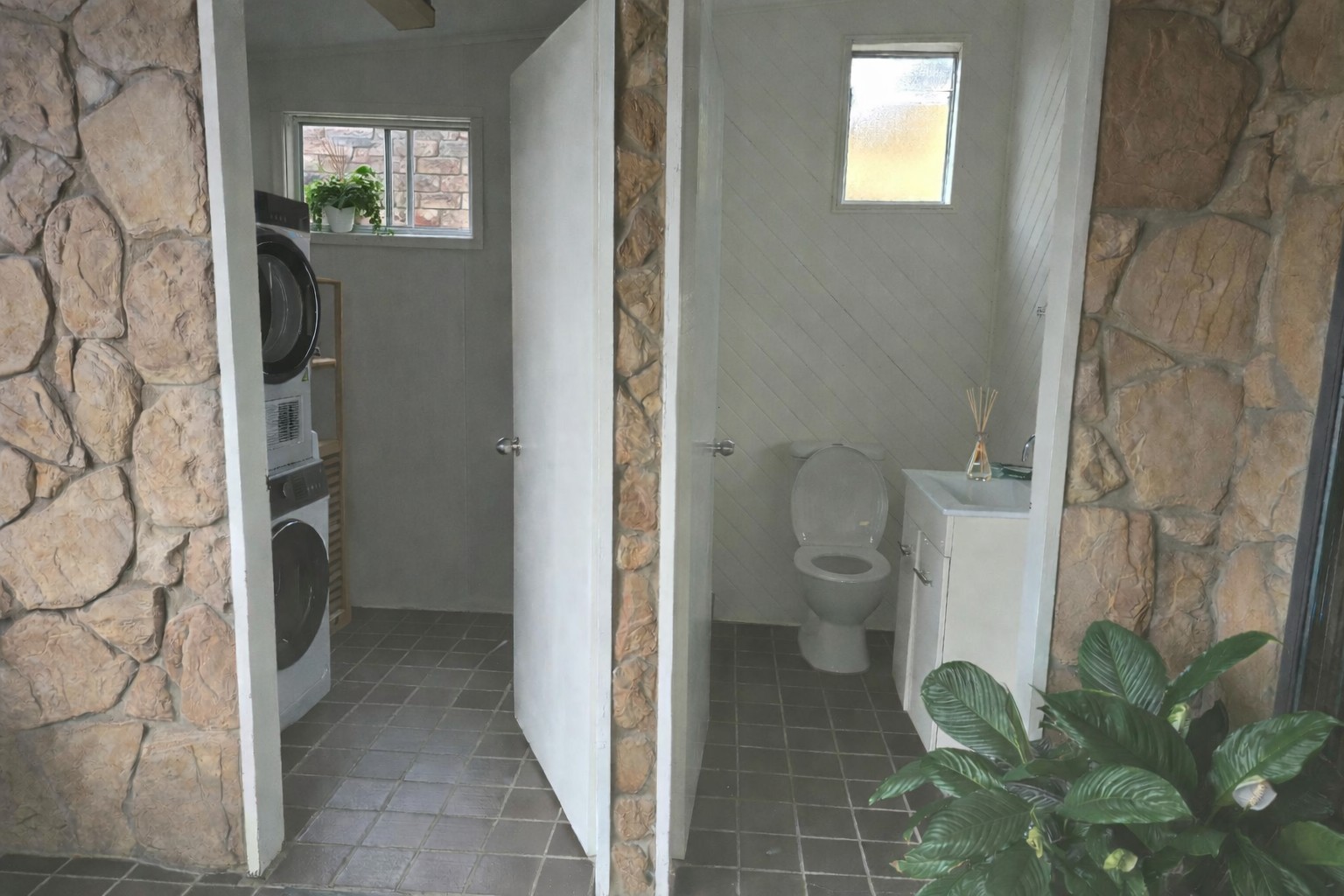 Supported beachside living with pool and shops in walking distance — Home image 9