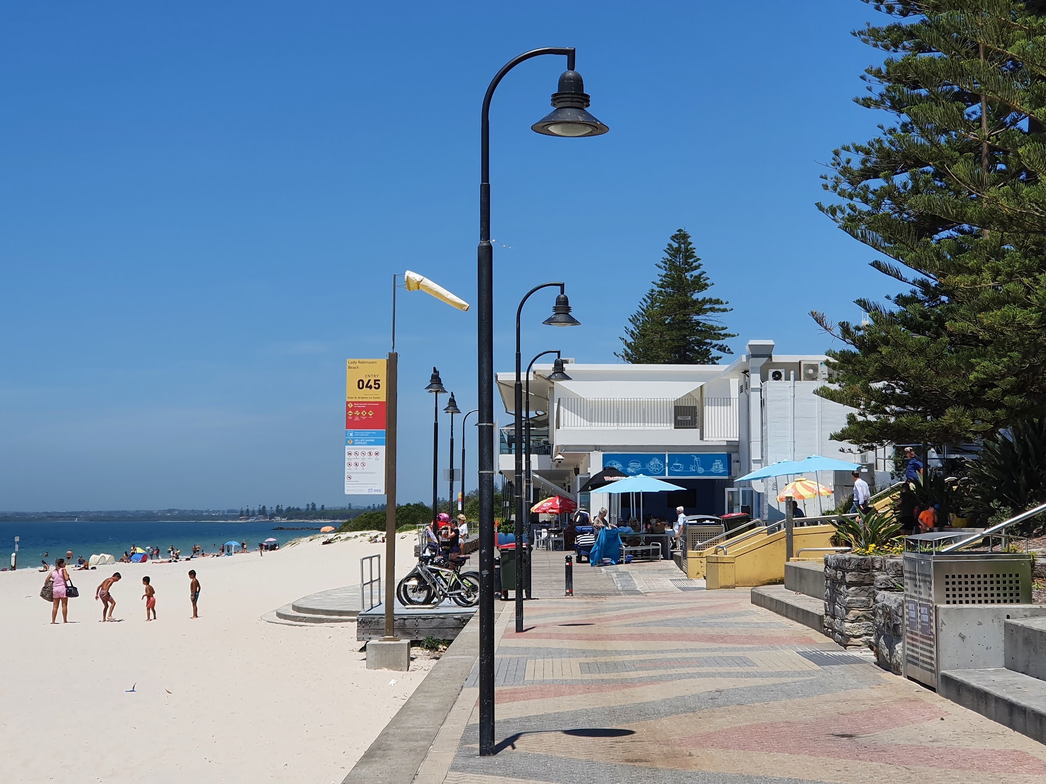 Supported beachside living with pool and shops in walking distance — Home image 10