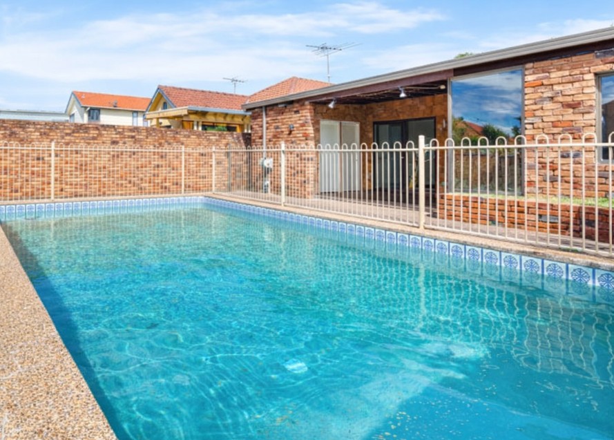 Supported beachside living with pool and shops in walking distance — Home image 2