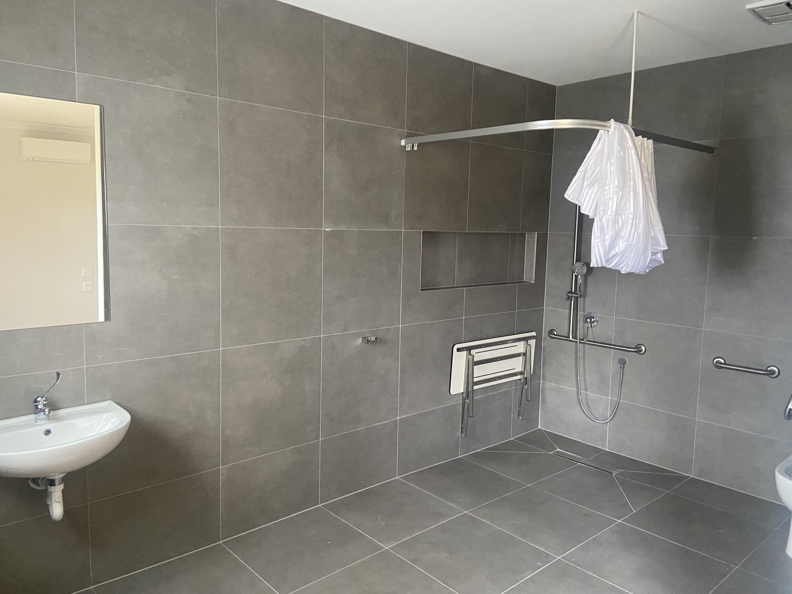 GIOVANNI HPS/BARIATRIC & VILLA - Charlemont, Victoria — Home image 14
