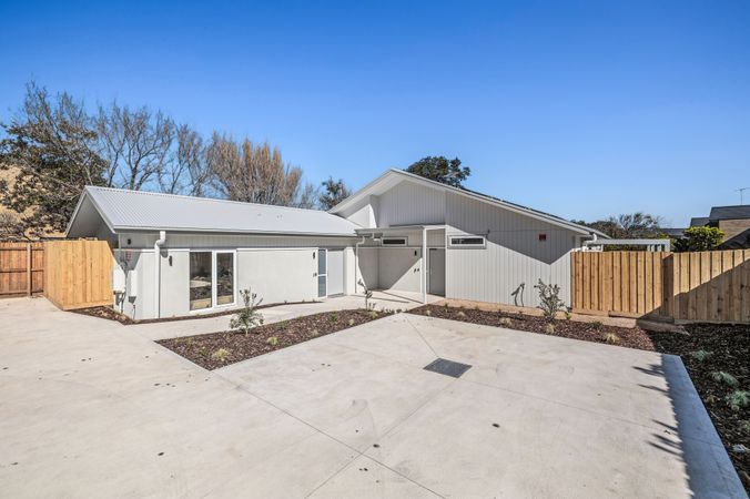 Expansive SDA a stones throw from the Beach — Home image 4