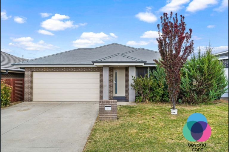 A lovely 4-bedroom single storey house in Orange — Home image 2