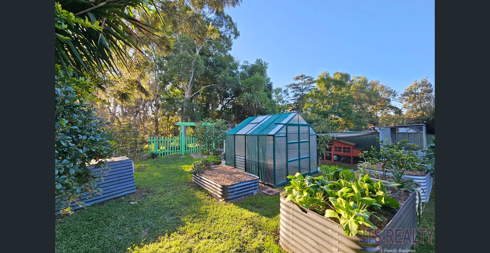 Muswellbrook - unique rural retreat with deck, pool, spa & private river access — Home image 3