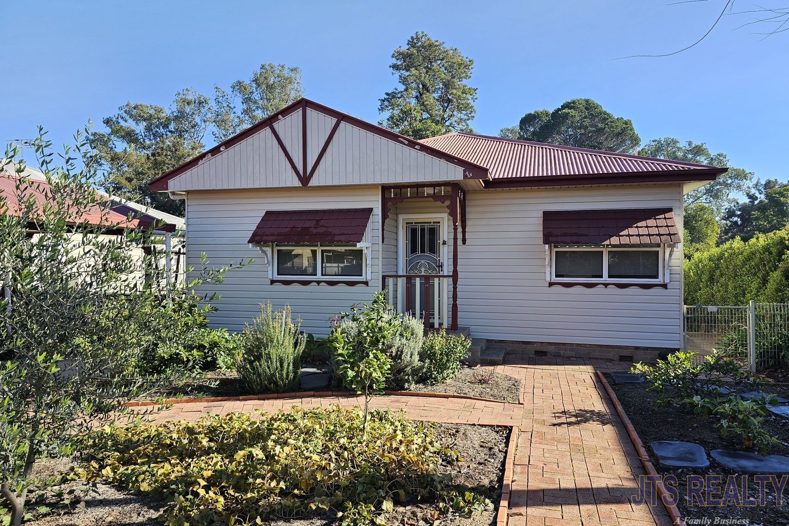 Muswellbrook - unique rural retreat with deck, pool, spa & private river access — Home image 17