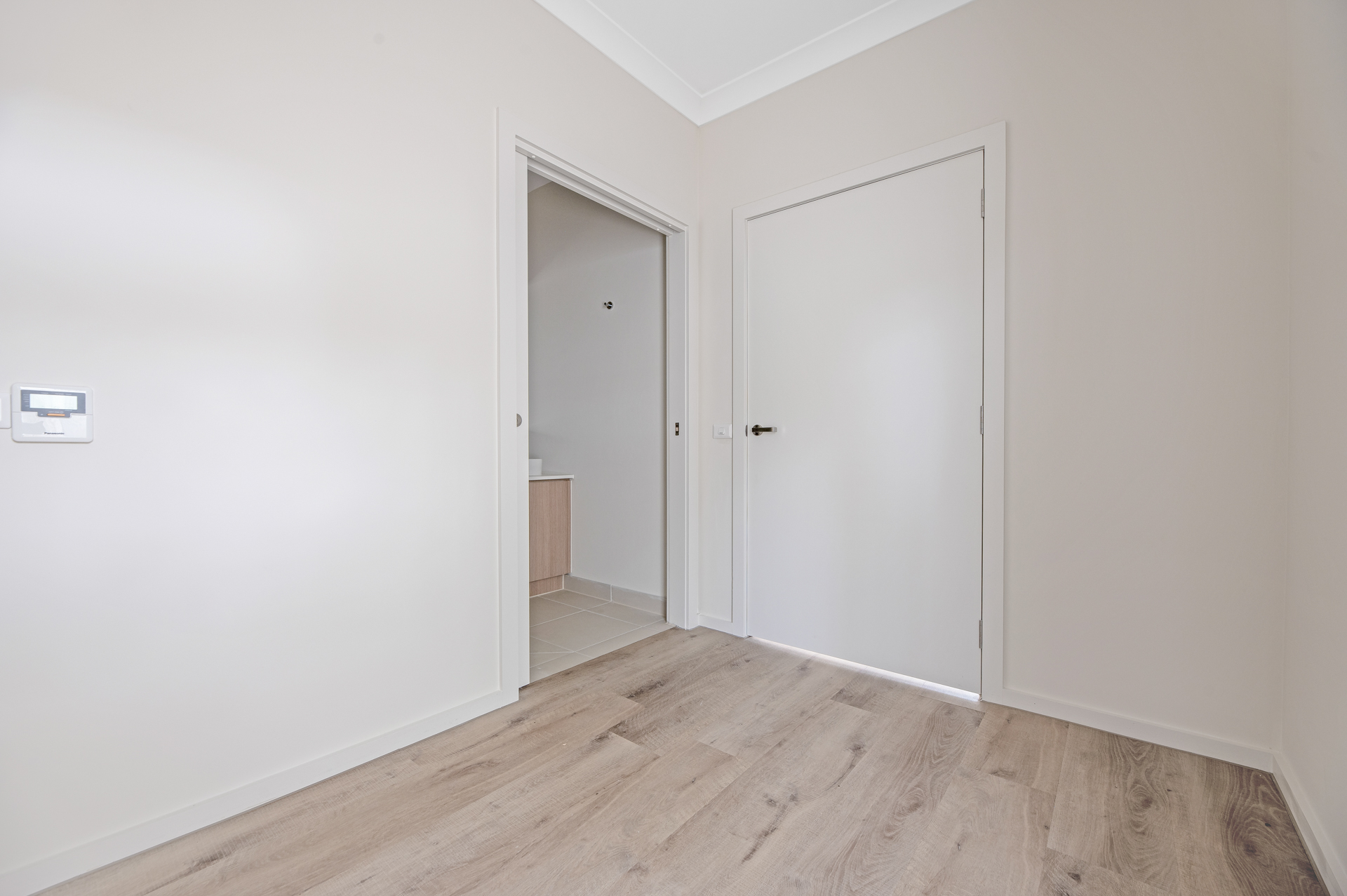 1-bedroom Sunbury High Physical Support villa with OOA — Home image 4