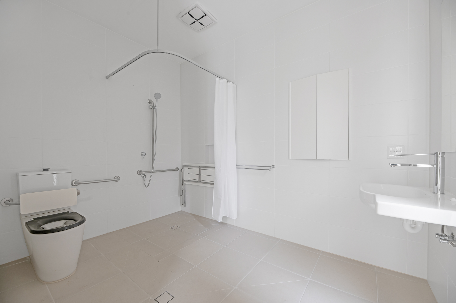 1-bedroom Sunbury High Physical Support villa with OOA — Home image 7