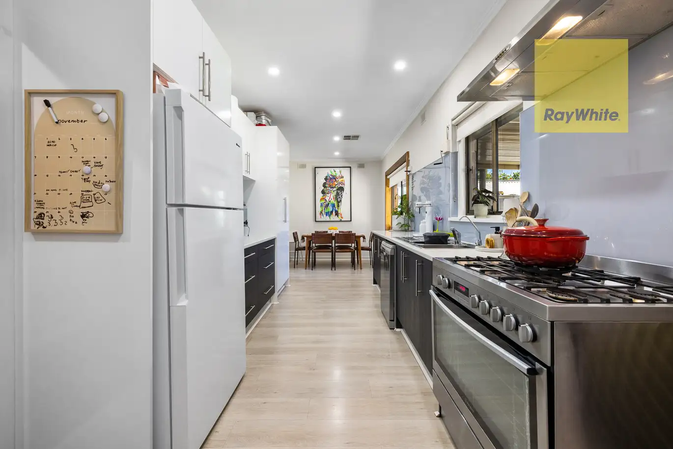 SIL House in Marion. Near to Marion Shopping Centre & Aquatic Centre — Home image 5