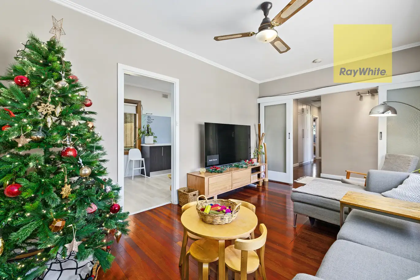 SIL House in Marion. Near to Marion Shopping Centre & Aquatic Centre — Home image 2