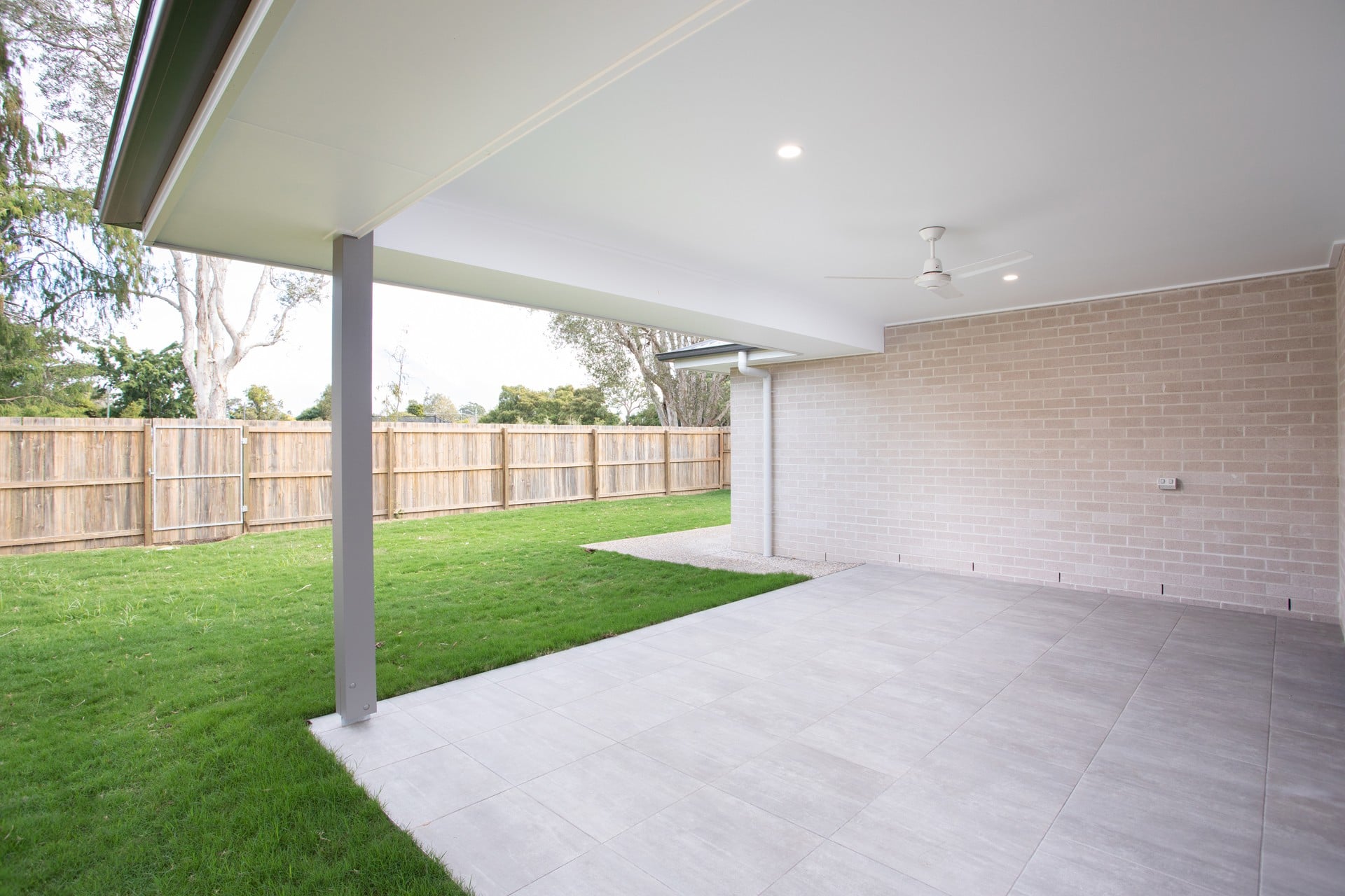 Strathpine 3 Bed, 4 Bath + OOA + extra living area — Home image 5