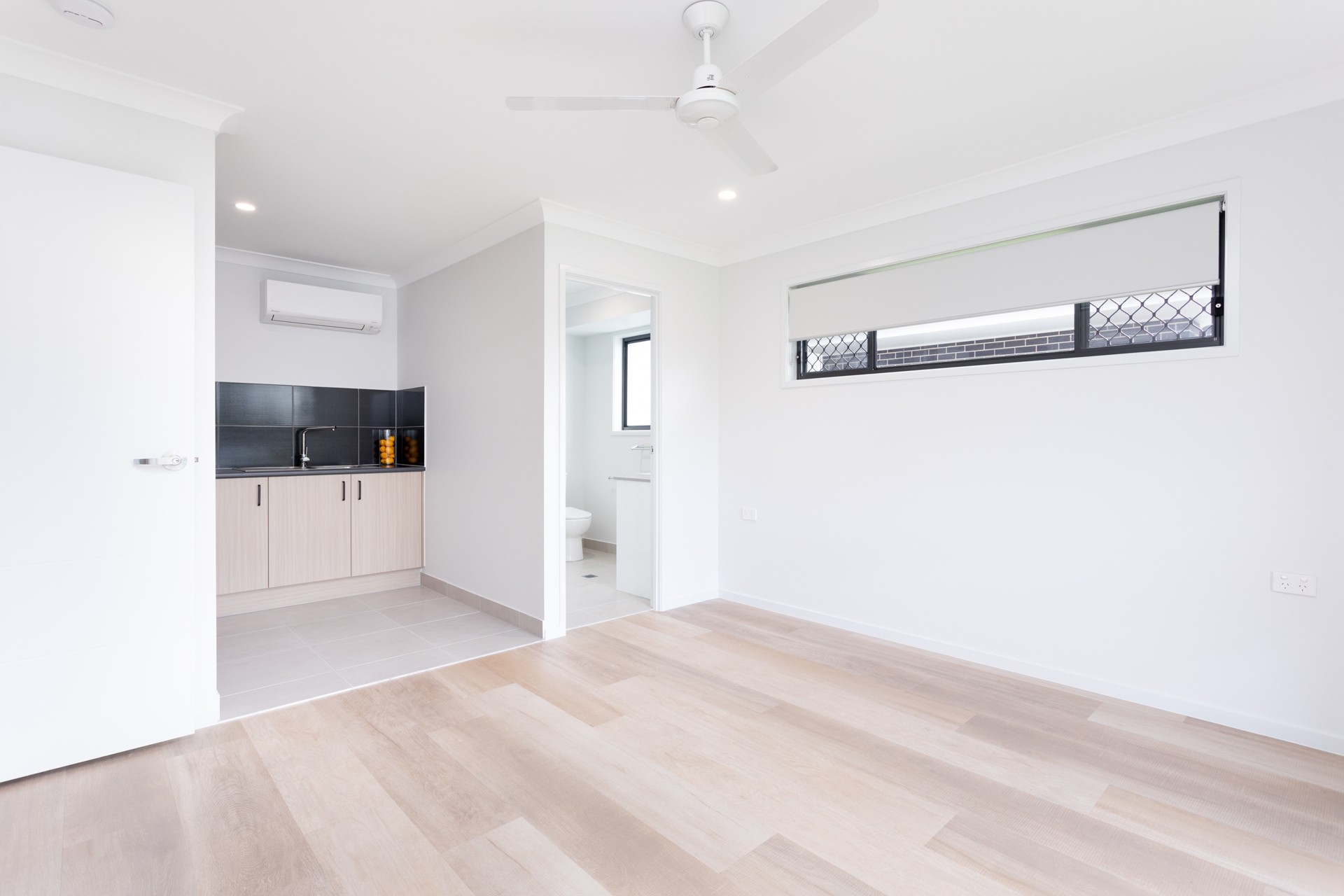 3 Bedroom home + OOA + extra living area in Strathpine, Queensland — Home image 2