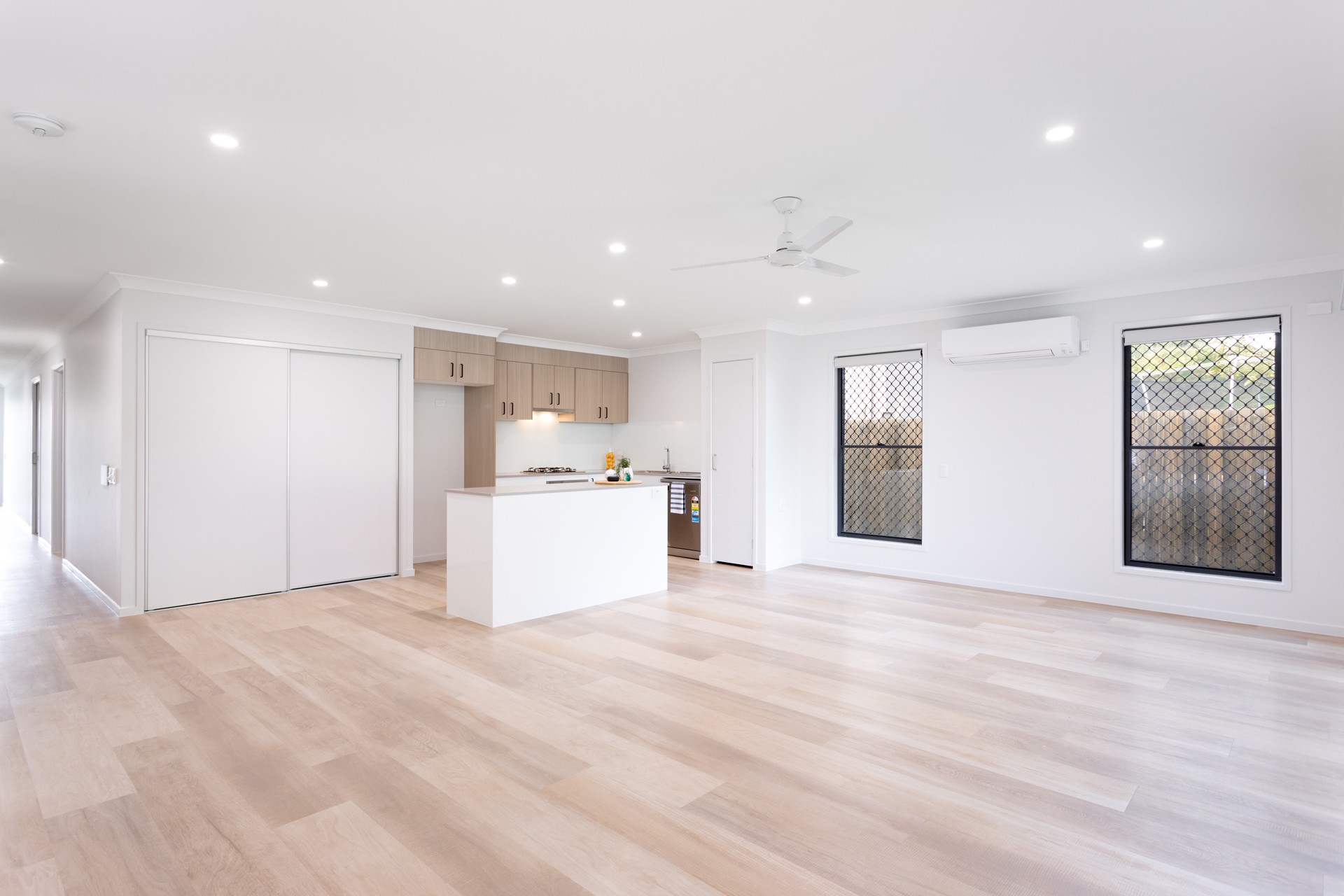 3 Bedroom home + OOA + extra living area in Strathpine, Queensland — Home image 4