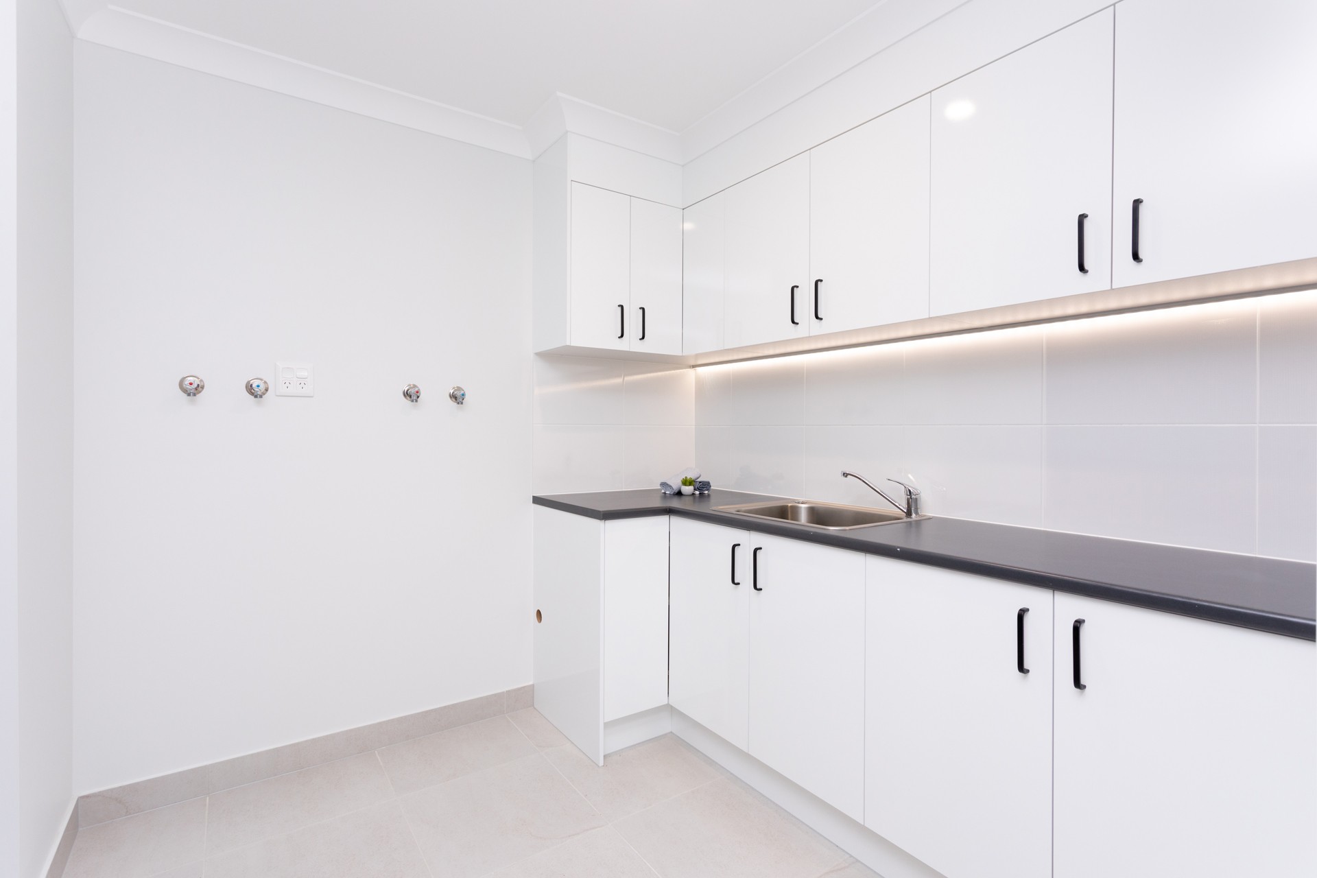 3 Bedroom home + OOA + extra living area in Strathpine, Queensland — Home image 6