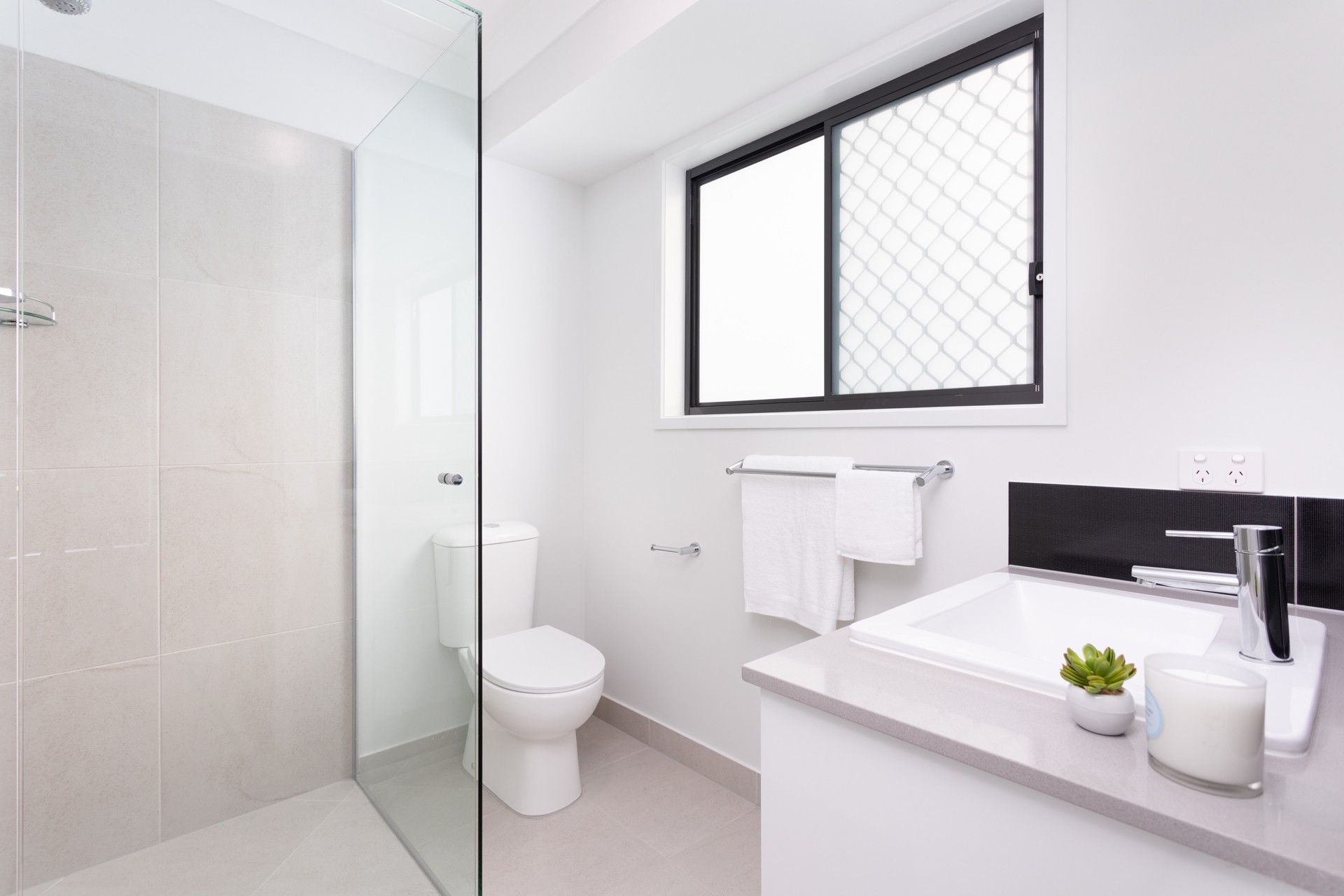 3 Bedroom home + OOA + extra living area in Strathpine, Queensland — Home image 7