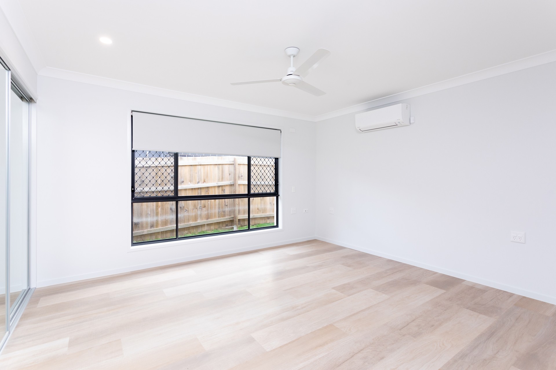 3 Bedroom home + OOA + extra living area in Strathpine, Queensland — Home image 9