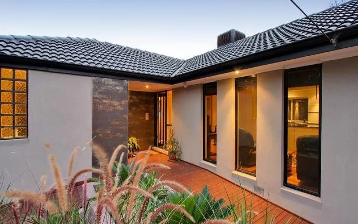 Bright and Supportive Accessible SIL in Croydon — Home image 3