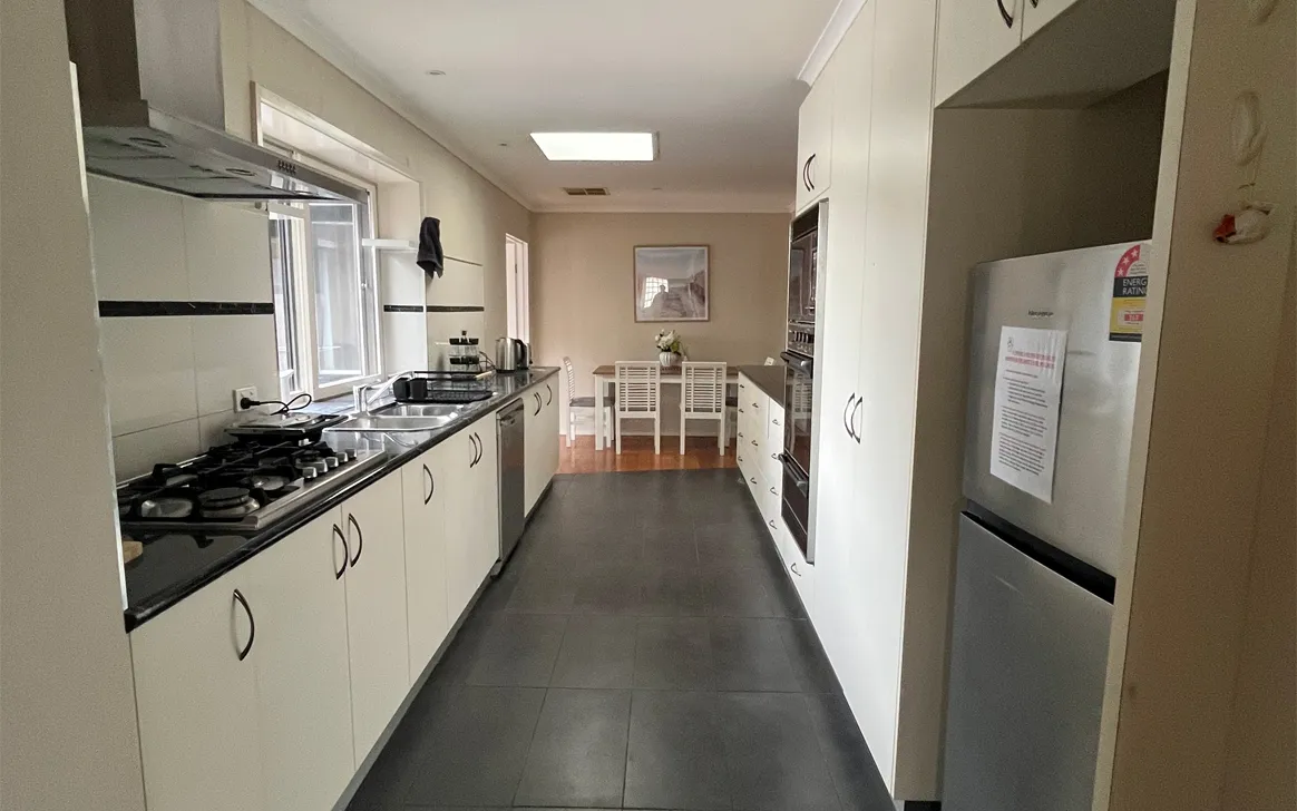 Bright and Supportive Accessible SIL in Croydon — Home image 6