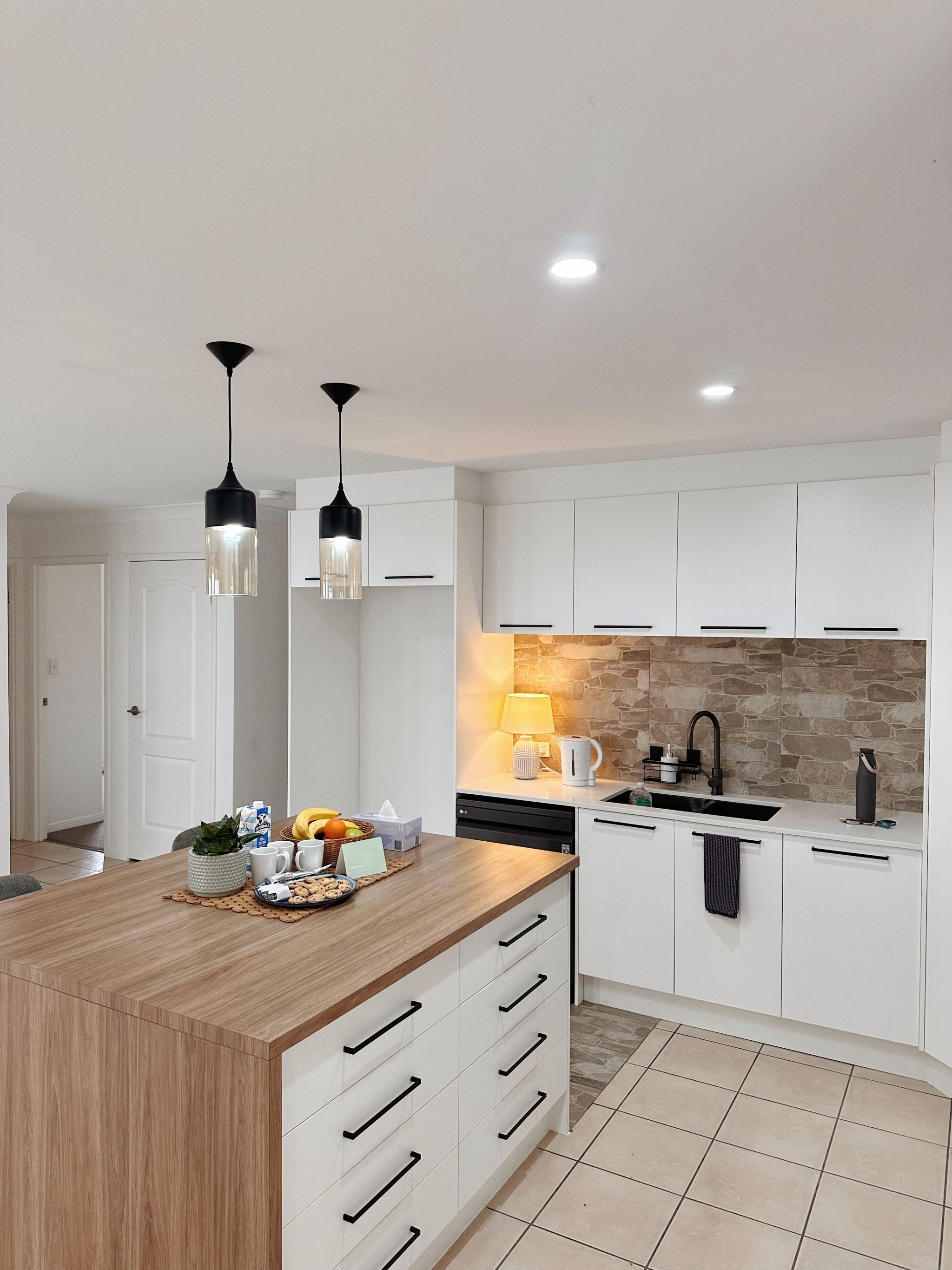 Beautiful Safe SIL Home in Arundel — Home image 3