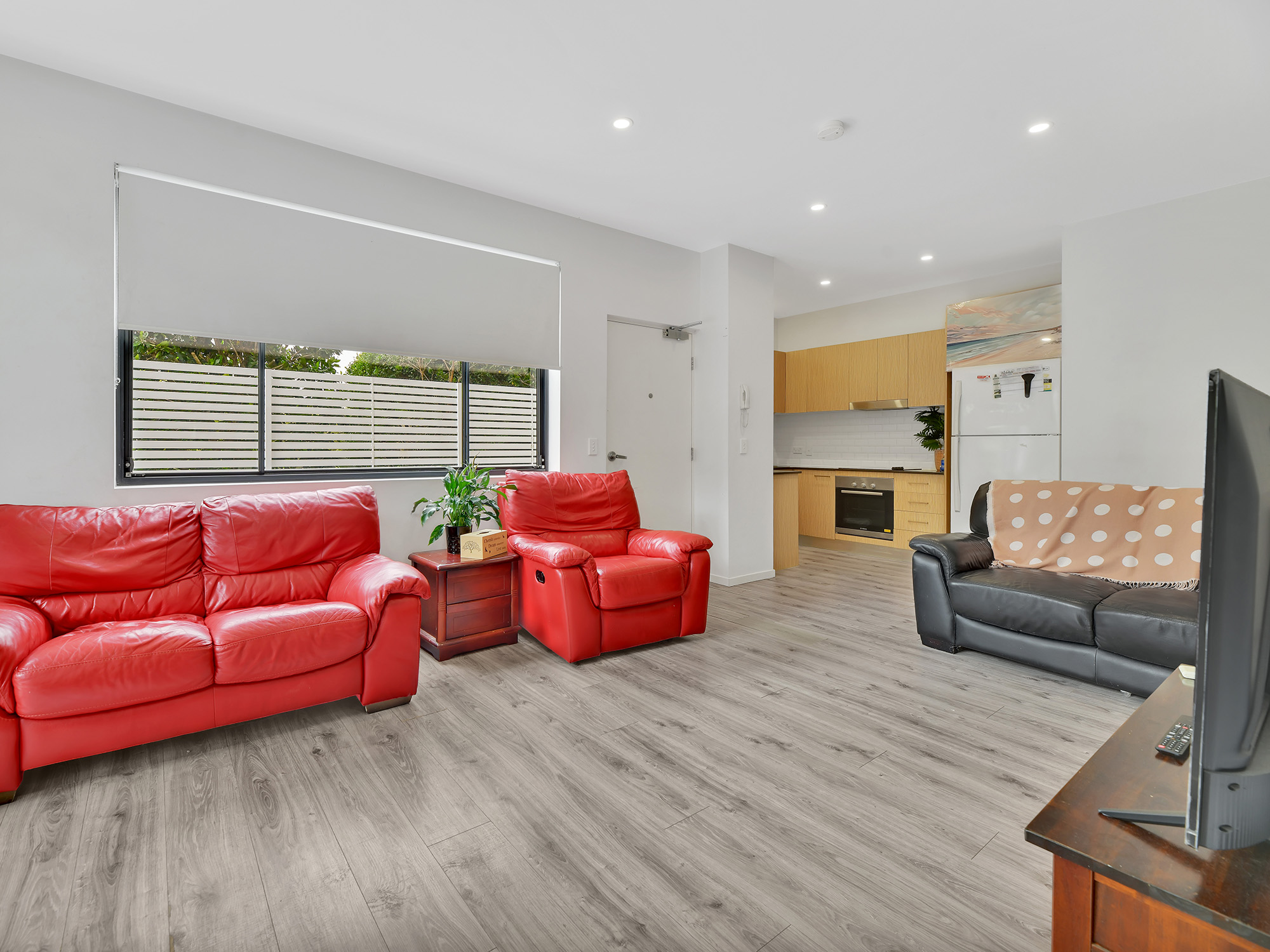 Modern 2-Bedroom Unit for Rent in Quiet, Convenient Location — Home image 2
