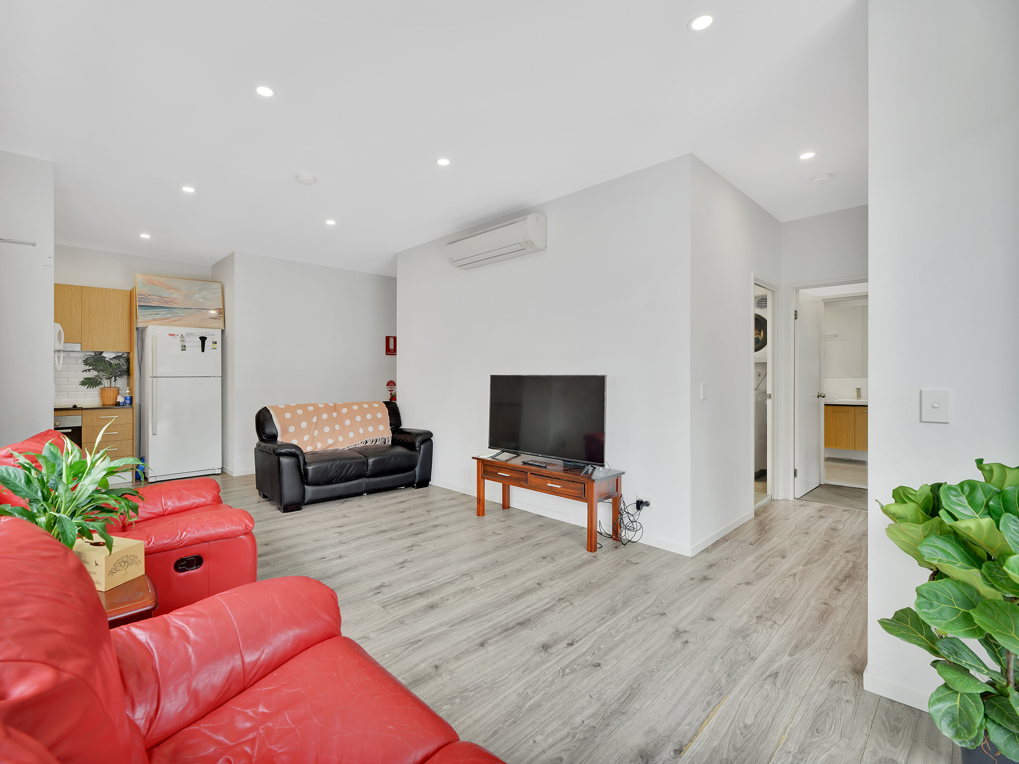 Modern 2-Bedroom Unit for Rent in Quiet, Convenient Location — Home image 3