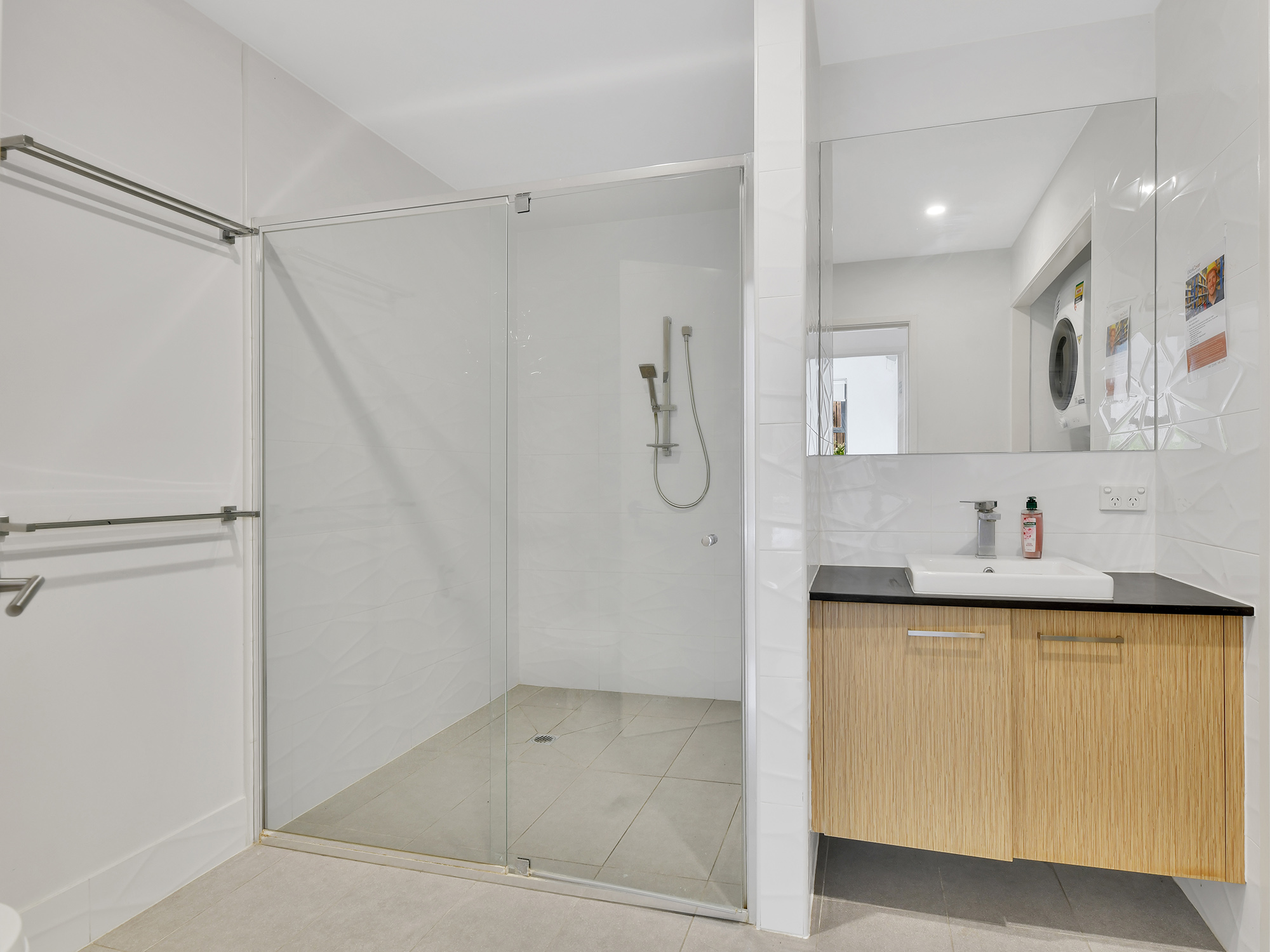 Modern 2-Bedroom Unit for Rent in Quiet, Convenient Location — Home image 8