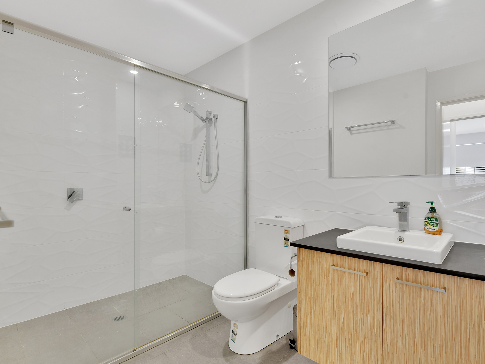 Modern 2-Bedroom Unit for Rent in Quiet, Convenient Location — Home image 10