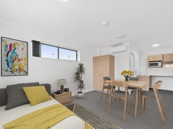 SIL Apartments Kingswood — Home image 9
