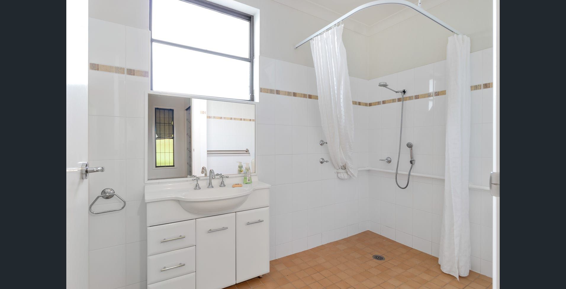 Move in Ready in Maude! — Home image 3