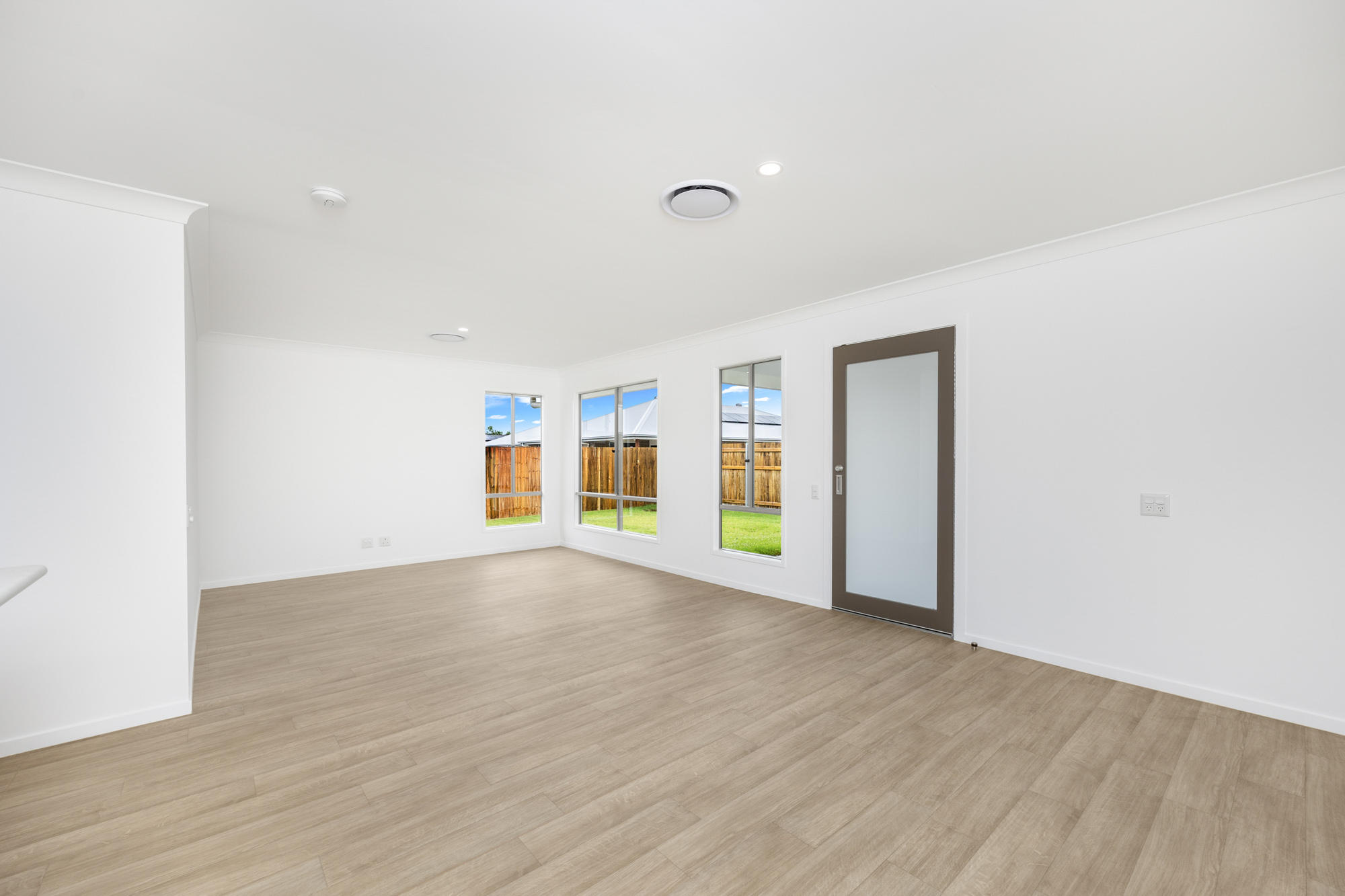 15 Frederick Cct, Eli Waters QLD 4655 — Home image 3