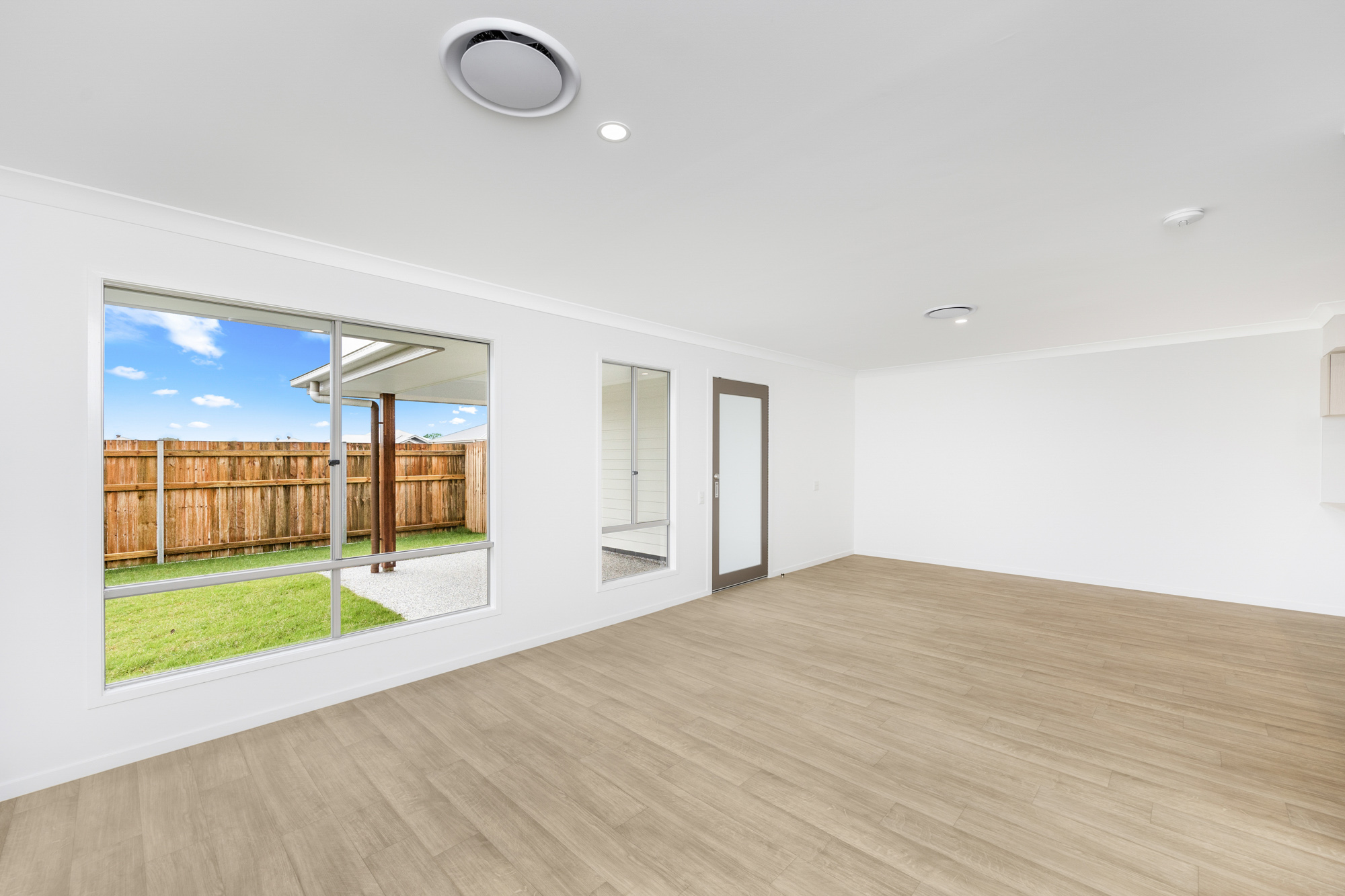 15 Frederick Cct, Eli Waters QLD 4655 — Home image 4