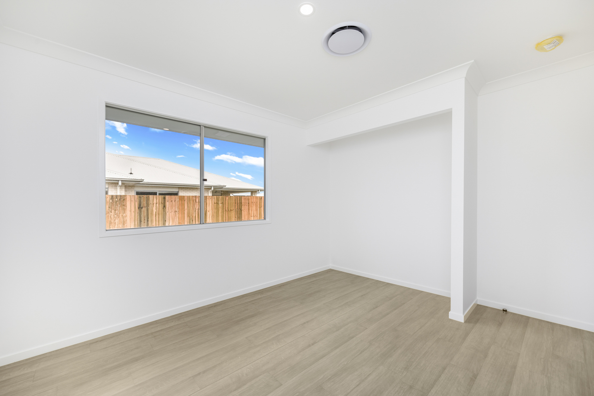 15 Frederick Cct, Eli Waters QLD 4655 — Home image 5