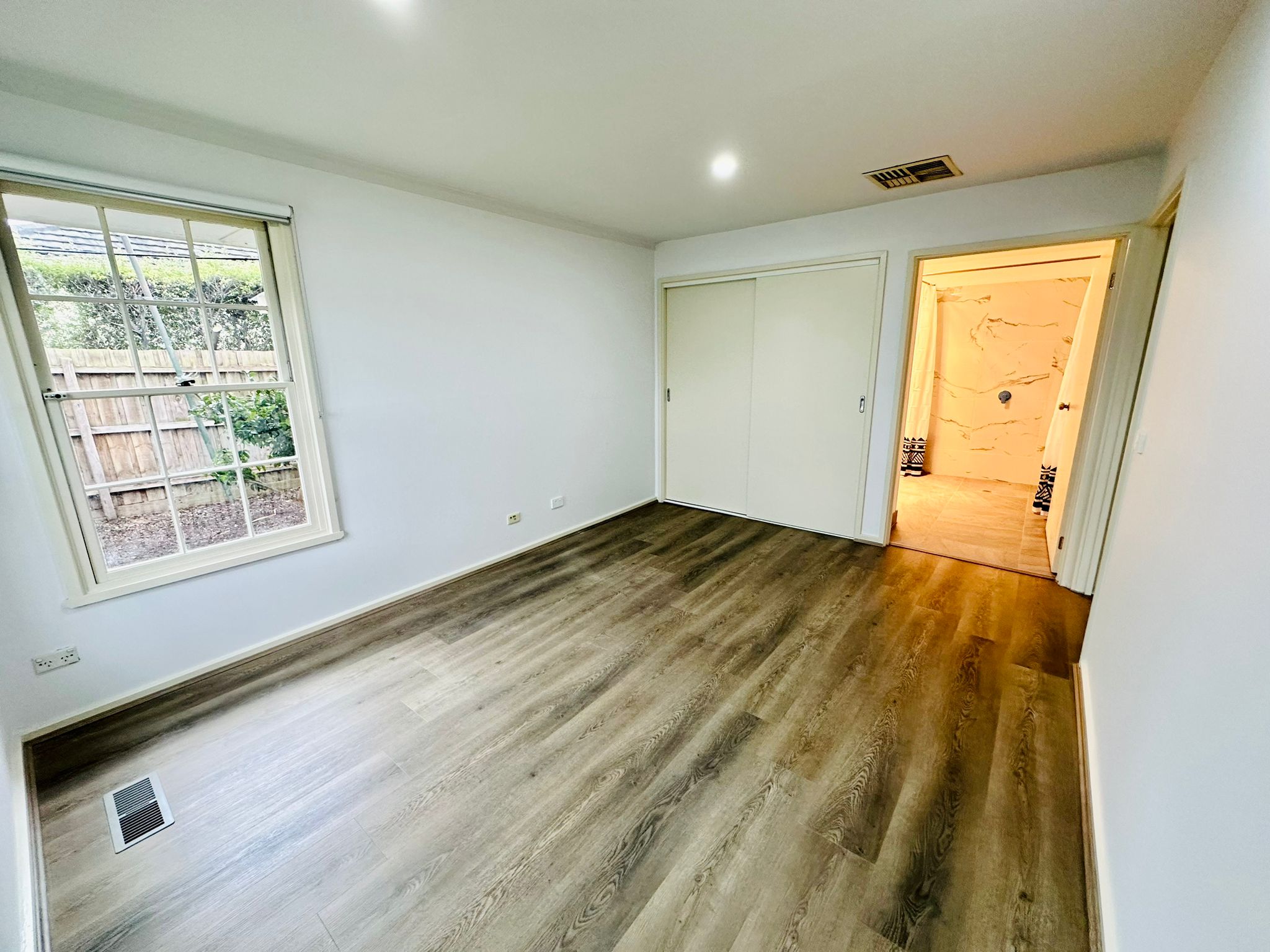 Fully accessible 4 bedroom SIL house-Newly renovated with Brand New Amenities — Home image 11