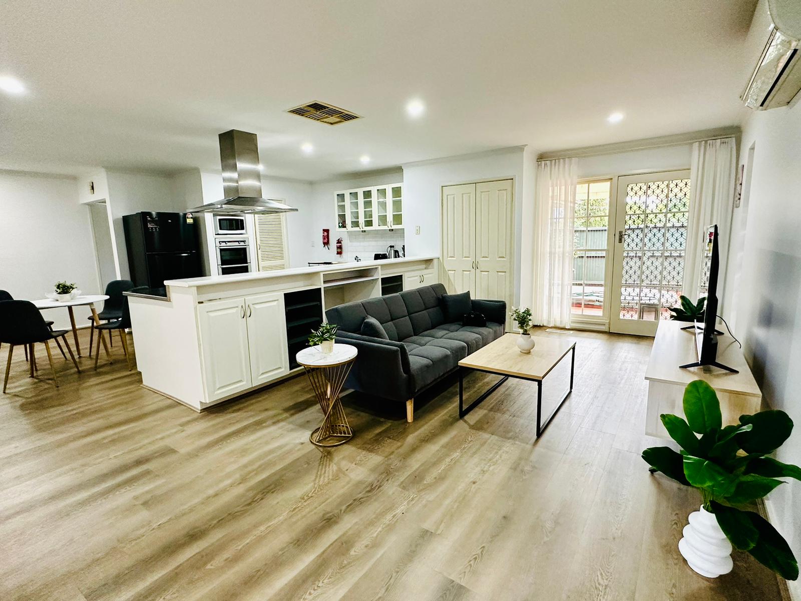 Fully accessible 4 bedroom SIL house-Newly renovated with Brand New Amenities — Home image 8