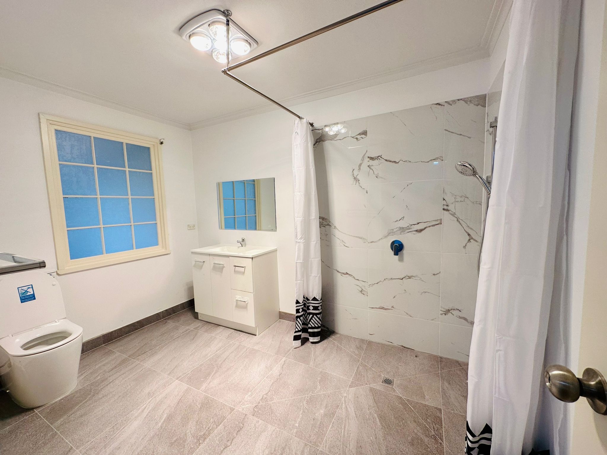 Fully accessible 4 bedroom SIL house-Newly renovated with Brand New Amenities — Home image 16