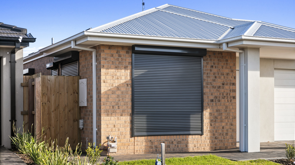 TWO SEPERATE, INDEPENDENT ROBUST RESIDENCES— ONE ROOF — Home image 1