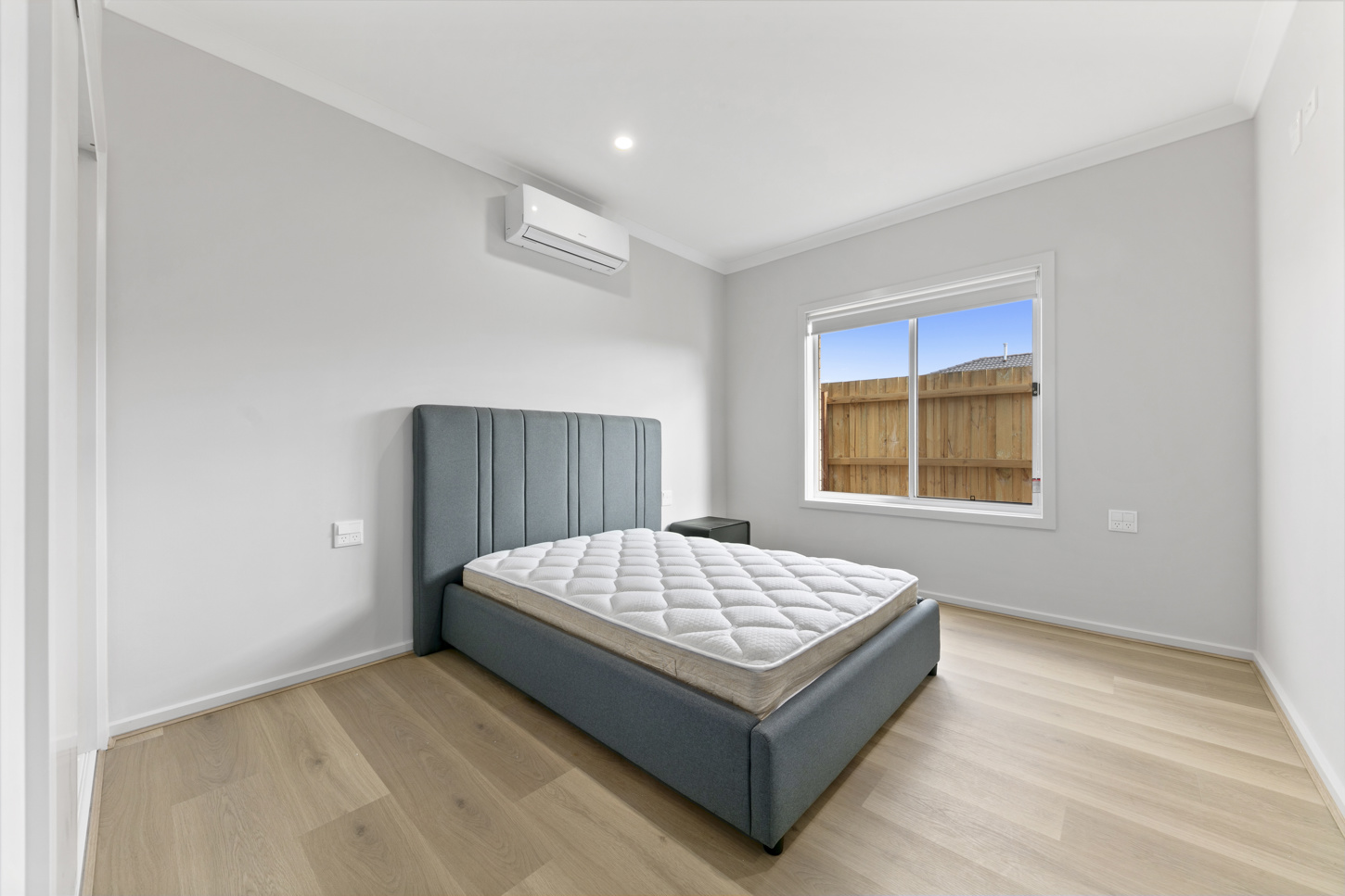 TWO SEPERATE, INDEPENDENT ROBUST RESIDENCES— ONE ROOF — Home image 5