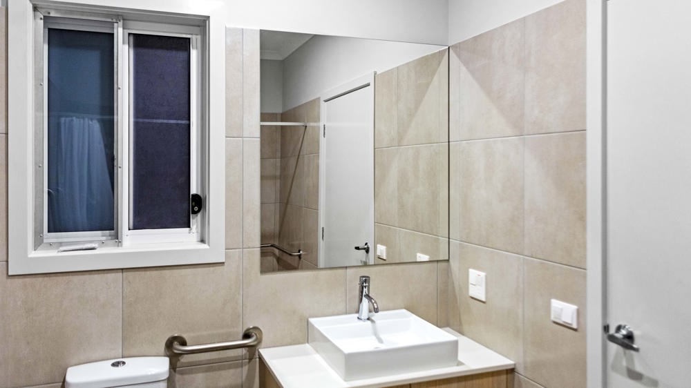 TWO SEPERATE, INDEPENDENT ROBUST RESIDENCES— ONE ROOF — Home image 7