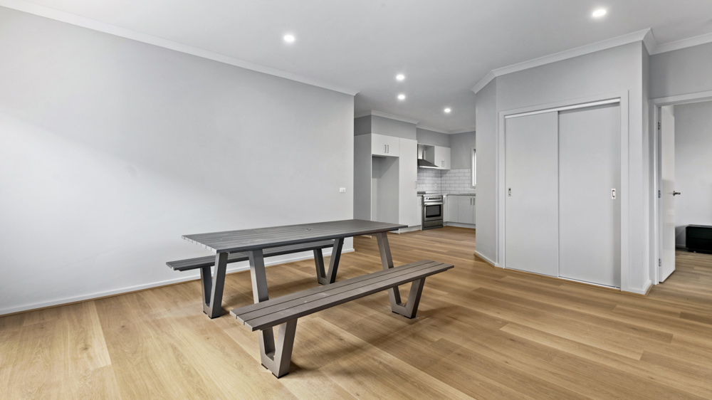 TWO SEPERATE, INDEPENDENT ROBUST RESIDENCES— ONE ROOF — Home image 9