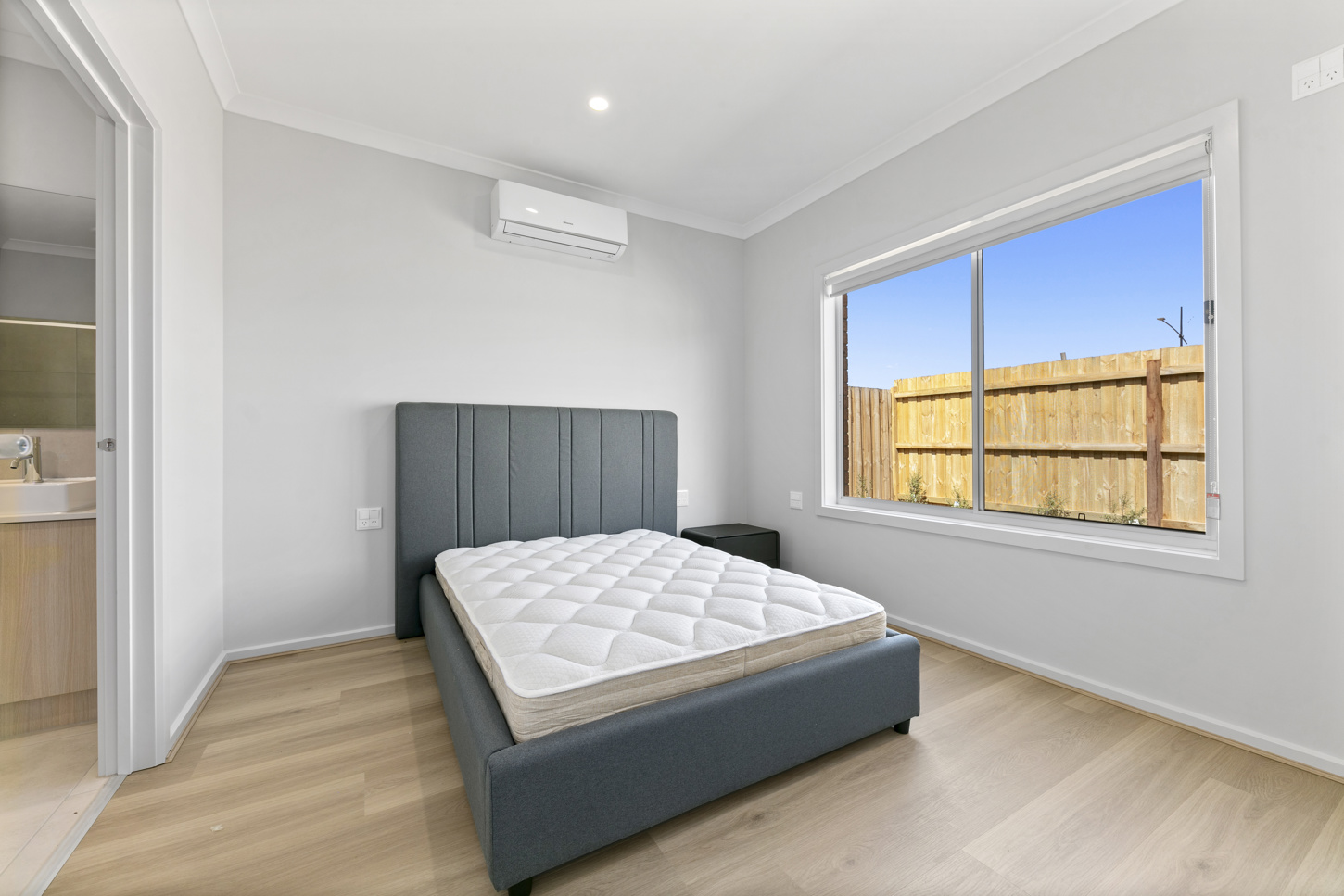 TWO SEPERATE, INDEPENDENT ROBUST RESIDENCES— ONE ROOF — Home image 11