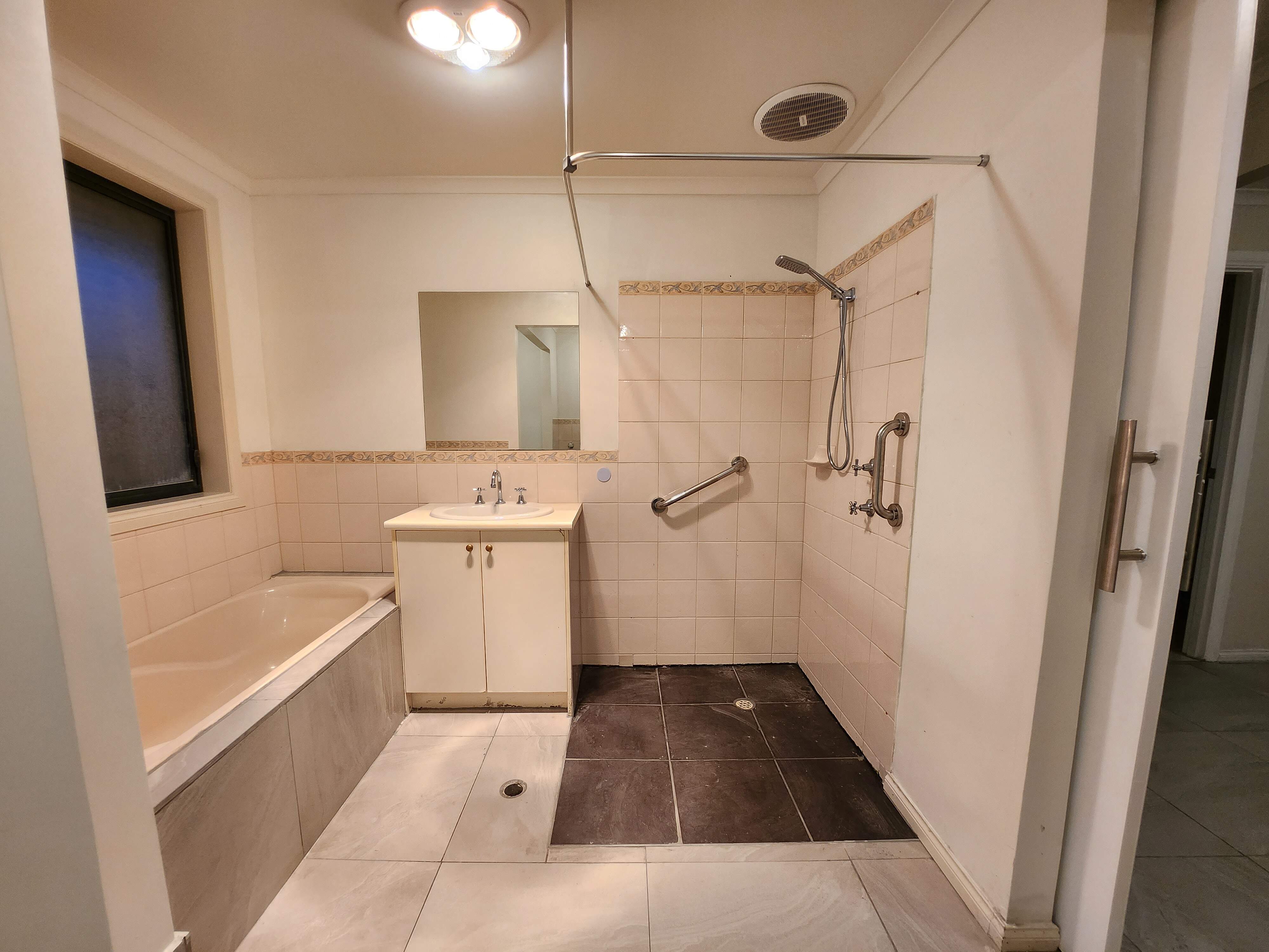 4 Bedroom, 1 Bathroom Fully Accessible SIL — Home image 2