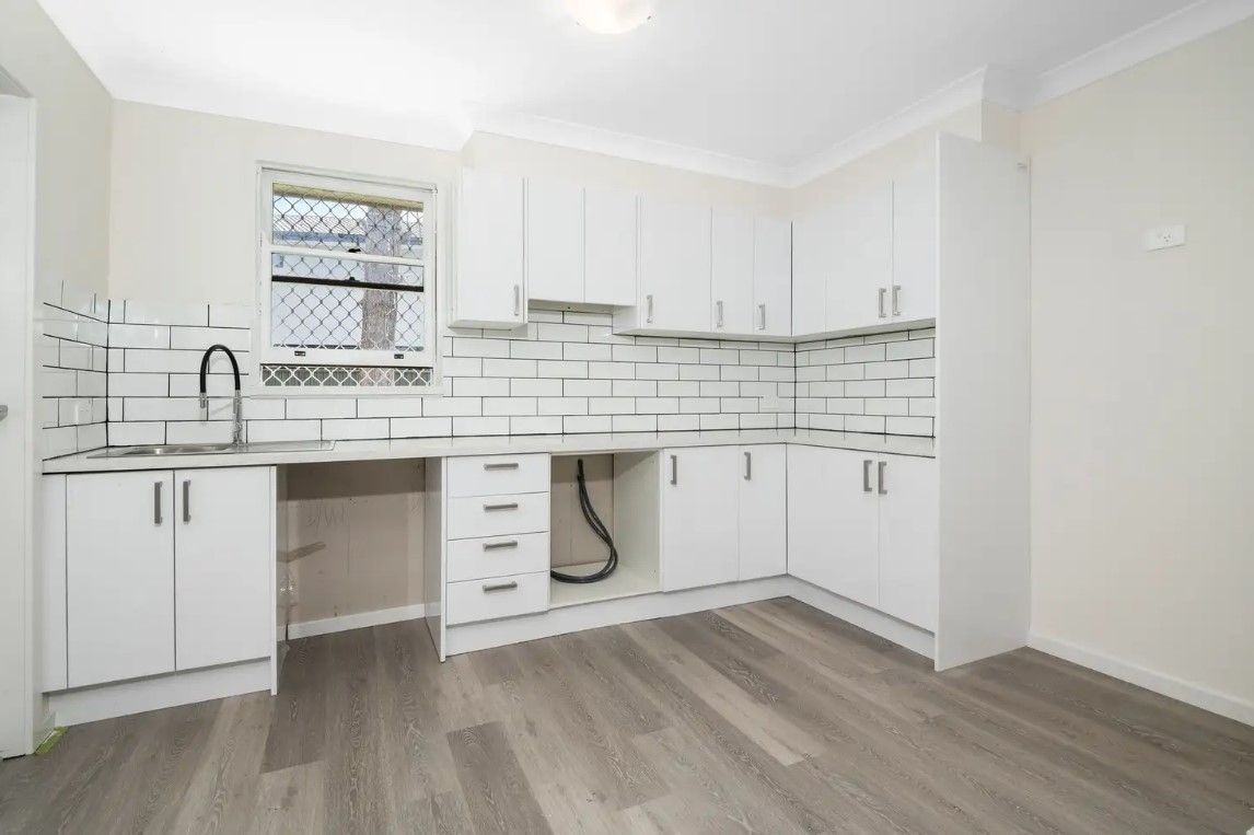 SIL Home in Kingswood — Home image 4