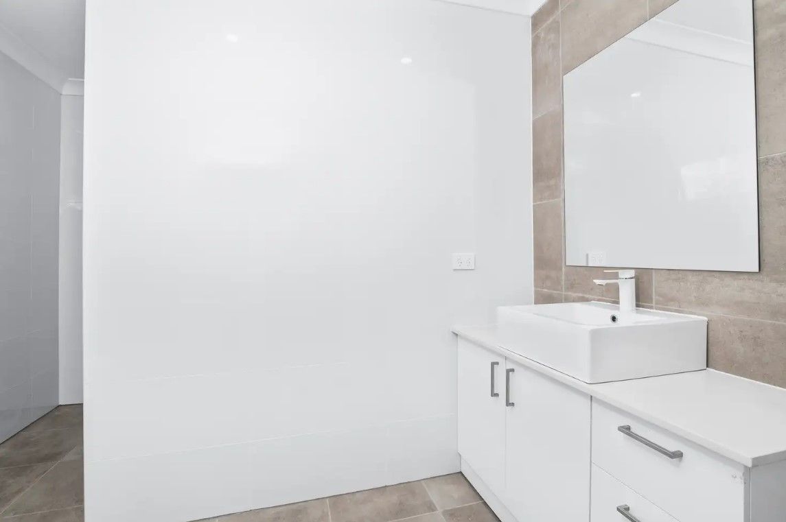 SIL Home in Kingswood — Home image 8